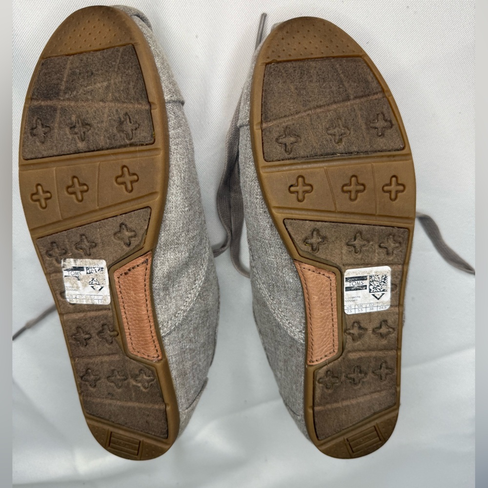 Tom’s lace up shoes - Picture 6 of 6